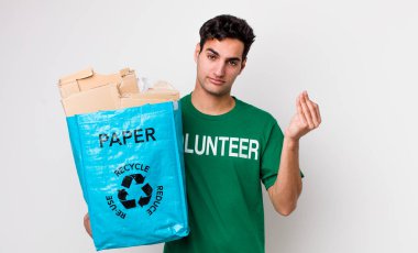 Yakışıklı İspanyol adam kapiş ya da para hareketi yapıyor, sana ödemeni söylüyor. ekoloji kavramı