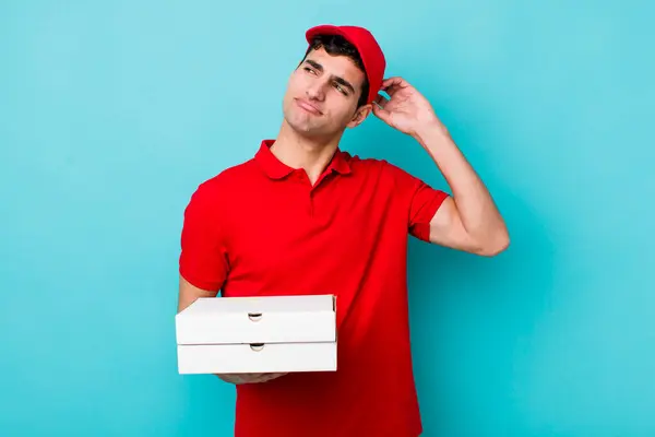 Homem Hispânico Bonito Sentindo Intrigado Confuso Coçando Cabeça Conceito Pizza — Fotografia de Stock