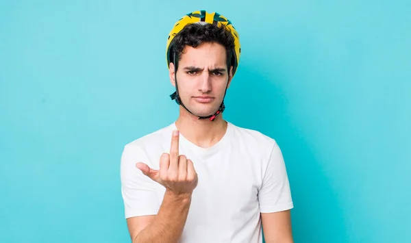 Homem Hispânico Bonito Sentindo Irritado Irritado Rebelde Agressivo Conceito Bicicleta — Fotografia de Stock