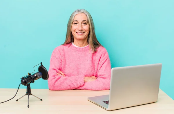 Senior Gray Hair Woman Smiling Happily Hand Hip Confident Influencer — Stock Photo, Image