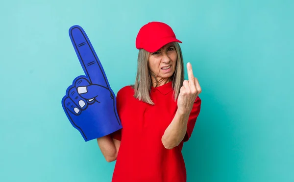 Mulher Cabelo Grisalho Sênior Sentindo Raiva Irritado Rebelde Agressivo Número — Fotografia de Stock