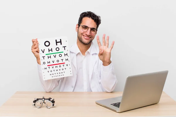 Homem Bonito Hispânico Sorrindo Parecendo Amigável Mostrando Número Quatro Conceito — Fotografia de Stock