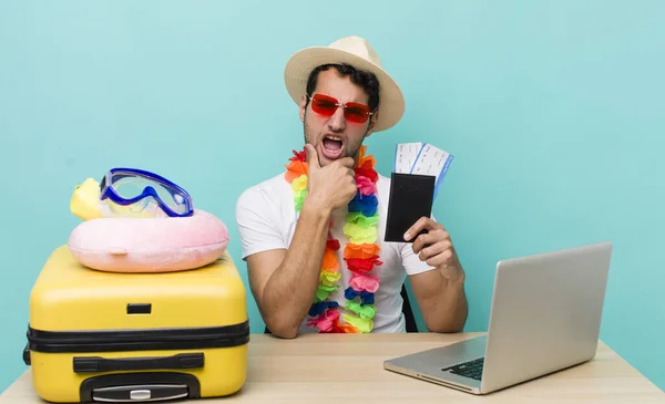 Hispanic Handsome Man Mouth Eyes Wide Open Hand Chin Travel — Stock Photo, Image