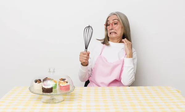 Senior Grijze Haarvrouw Die Zich Gestrest Angstig Moe Gefrustreerd Voelt — Stockfoto