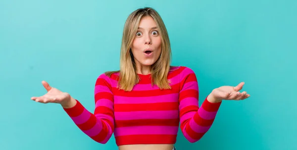 Young Pretty Blonde Woman Feeling Extremely Shocked Surprised Anxious Panicking — Stock Photo, Image