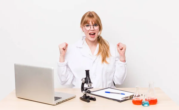 Red Head Pretty Woman Feeling Shocked Laughing Celebrating Success Sciencist — Stock Photo, Image