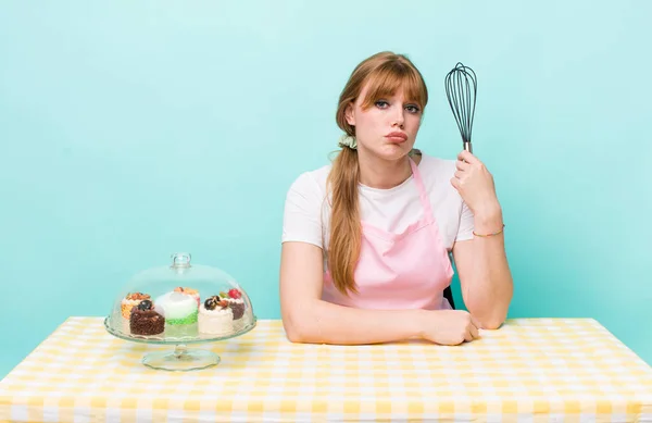 Rode Hoofd Mooie Vrouw Voelt Zich Verdrietig Zeurderig Met Een — Stockfoto