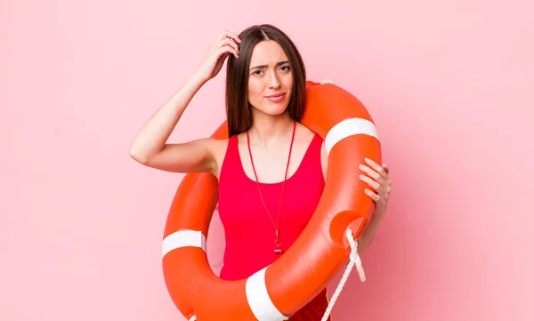 Hispanic Pretty Woman Feeling Puzzled Confused Scratching Head Lifeguard Concept — Stock Photo, Image