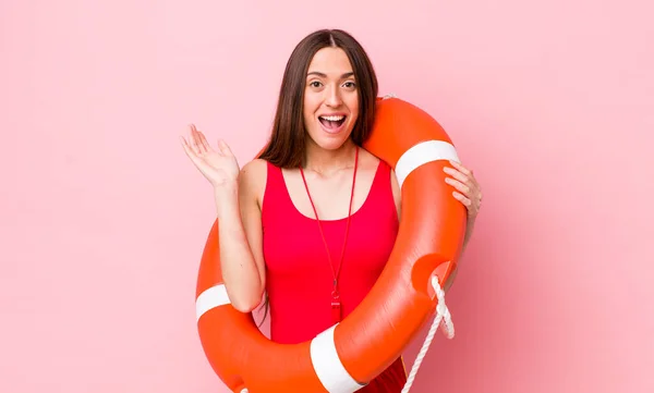 Hispanic Pretty Woman Feeling Happy Astonished Something Unbelievable Lifeguard Concept — Stock Photo, Image