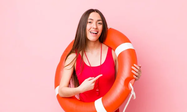 Hispanic Pretty Woman Looking Excited Surprised Pointing Side Lifeguard Concept — Stock Photo, Image