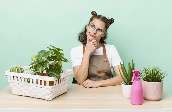Young Pretty Woman Thinking Feeling Doubtful Confused Gardering Plants Concept — Foto de Stock