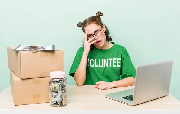 Young Pretty Woman Feeling Bored Frustrated Sleepy Tiresome Donation Volunteer — Photo