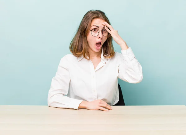 Young Pretty Woman Looking Happy Astonished Surprised Desk Business Concept — Stock Fotó