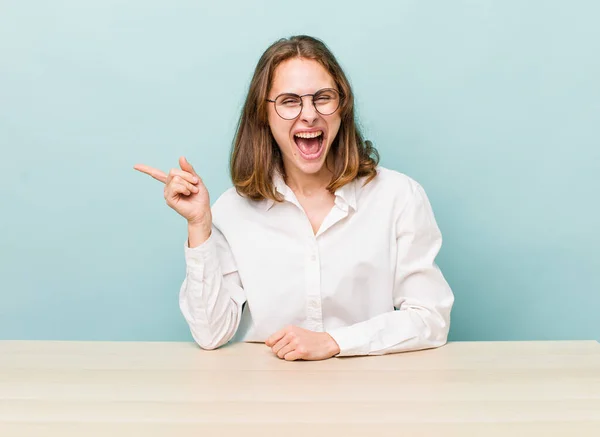 Young Pretty Woman Looking Excited Surprised Pointing Side Desk Business — Stockfoto