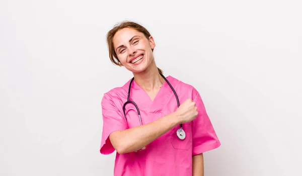 Young Pretty Woman Feeling Happy Facing Challenge Celebrating Veterinarian Concept — Stock Photo, Image