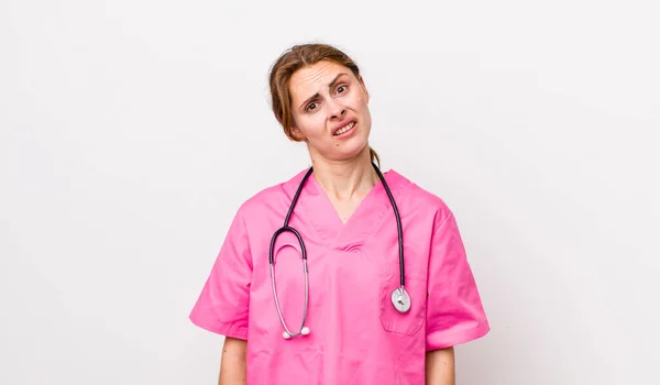 Young Pretty Woman Feeling Puzzled Confused Veterinarian Concept — Stock Photo, Image