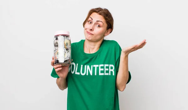 Young Pretty Woman Feeling Puzzled Confused Doubting Volunteer Concept — Stockfoto