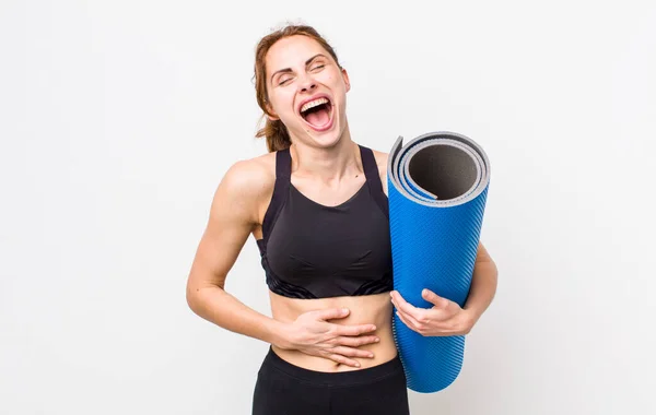 Junge Hübsche Frau Lacht Laut Über Irgendeinen Urkomischen Witz Fitness — Stockfoto