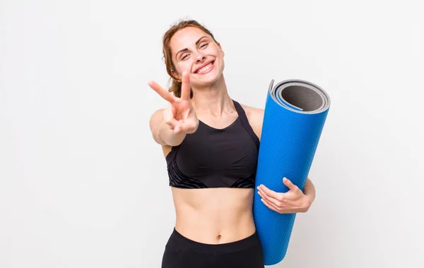 Young Pretty Woman Smiling Looking Happy Gesturing Victory Peace Fitness — Foto Stock