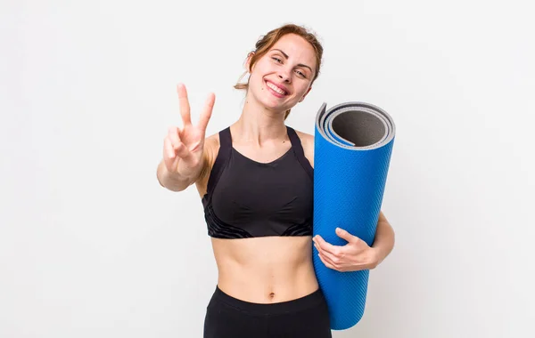 Young Pretty Woman Smiling Looking Friendly Showing Number Two Fitness — Zdjęcie stockowe