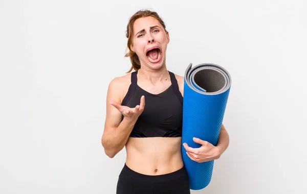 Jonge Mooie Vrouw Kijkt Wanhopig Gefrustreerd Gestrest Fitness Yoga Concept — Stockfoto