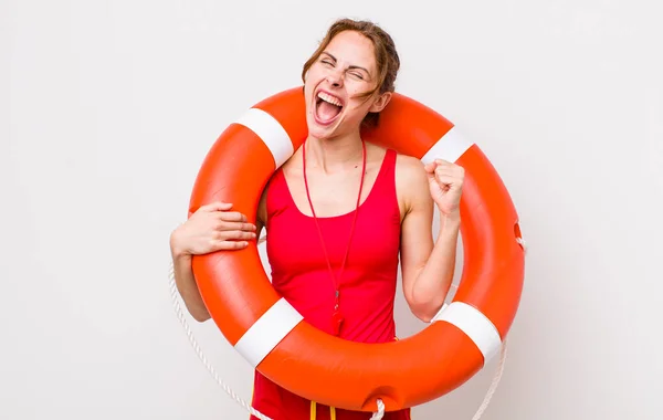 Young Pretty Woman Feeling Happy Facing Challenge Celebrating Lifeguard Concept — Stock Photo, Image