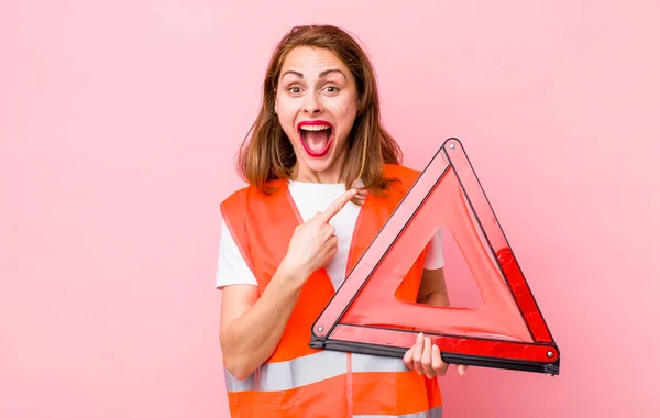 Young Pretty Woman Looking Excited Surprised Pointing Side Car Triangle — Stockfoto