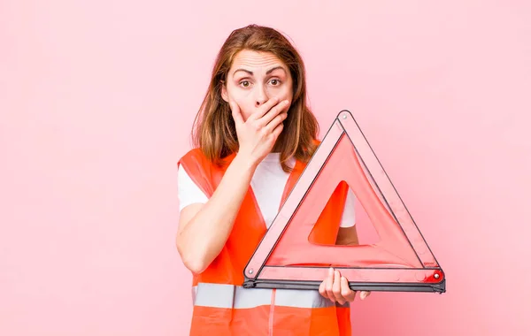 Young Pretty Woman Covering Mouth Hands Shocked Car Triangle Emergency — Stockfoto