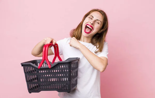 Young Pretty Woman Feeling Happy Facing Challenge Celebrating Empty Shopping —  Fotos de Stock