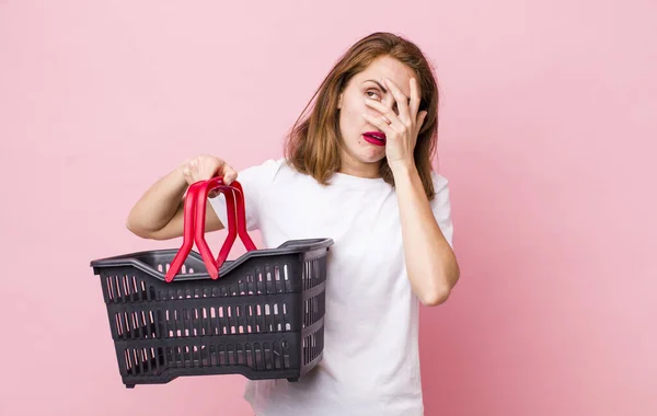 Giovane Bella Donna Sente Annoiato Frustrato Assonnato Dopo Faticoso Concetto — Foto Stock