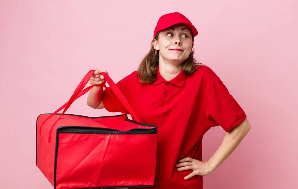 Young Pretty Woman Shrugging Feeling Confused Uncertain Pizza Delivery Concept — Stockfoto