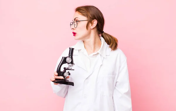 Young Pretty Woman Profile View Thinking Imagining Daydreaming Scientist Microscope —  Fotos de Stock