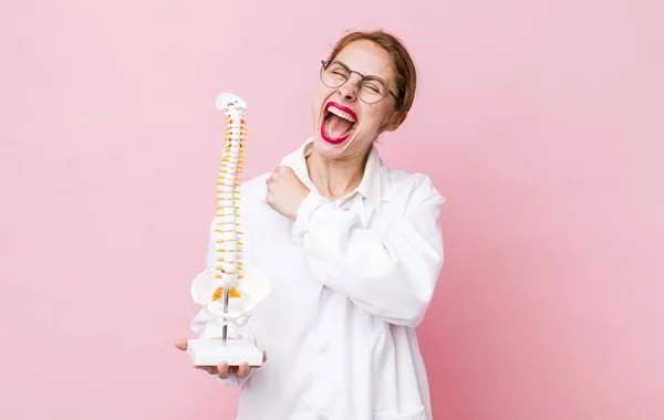 Young Pretty Woman Feeling Happy Facing Challenge Celebrating Spine Specialist — Stock Photo, Image