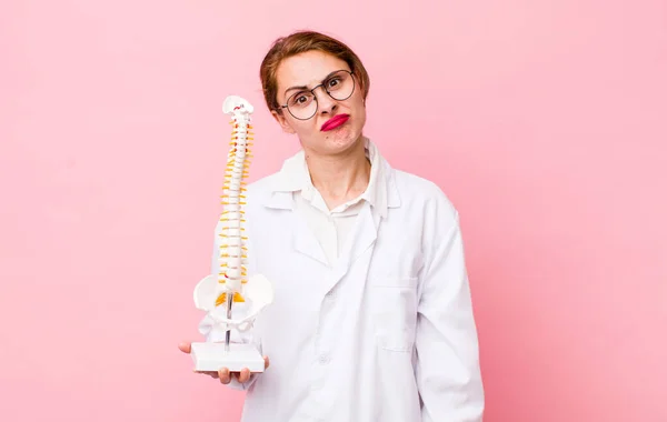 Young Pretty Woman Feeling Puzzled Confused Spine Specialist Concept — Stockfoto