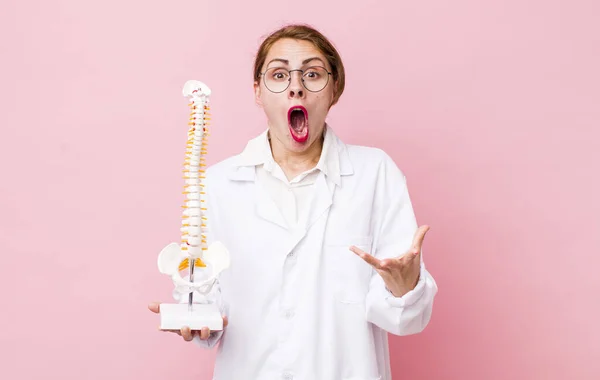Young Pretty Woman Feeling Extremely Shocked Surprised Spine Specialist Concept — Stockfoto