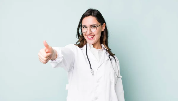 Young Pretty Woman Feeling Proud Smiling Positively Thumbs Physician Concept — Stockfoto