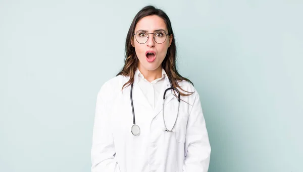 Young Pretty Woman Looking Very Shocked Surprised Physician Concept — Zdjęcie stockowe