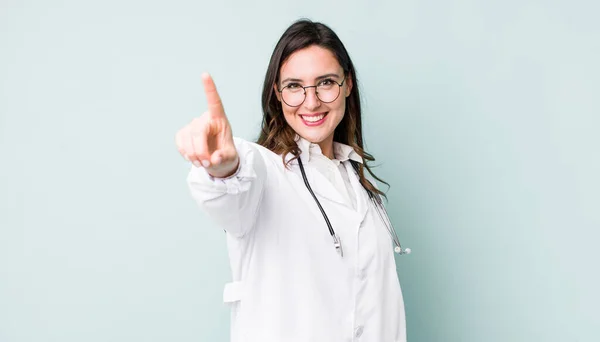 Young Pretty Woman Smiling Proudly Confidently Making Number One Physician — Stockfoto