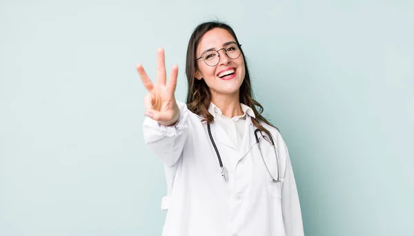 Young Pretty Woman Smiling Looking Friendly Showing Number Three Physician — Stockfoto