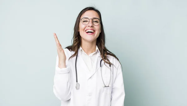 Young Pretty Woman Feeling Happy Surprised Realizing Solution Idea Physician — Stockfoto