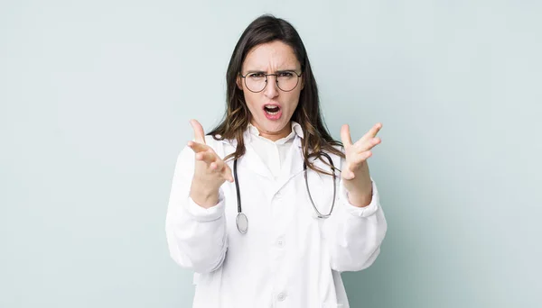 Young Pretty Woman Feeling Extremely Shocked Surprised Physician Concept — Stockfoto