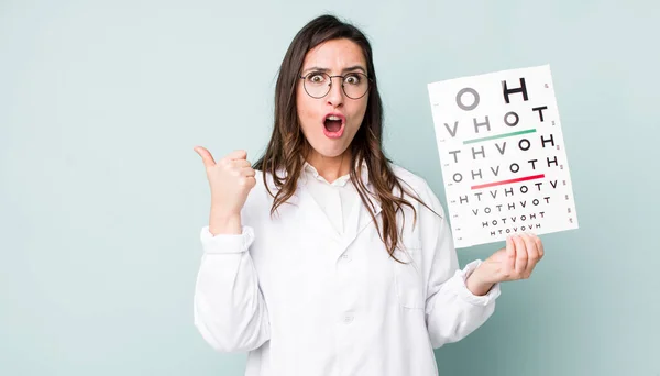 Young Pretty Woman Looking Astonished Disbelief Optical Vision Test Concept — Stok fotoğraf