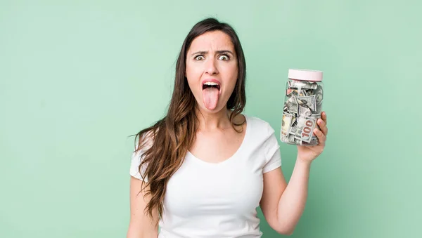 Jovem Mulher Bonita Com Atitude Alegre Rebelde Brincando Língua Furando — Fotografia de Stock