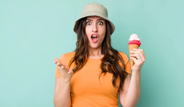 Young Pretty Woman Feeling Extremely Shocked Surprised Summer Ice Cream — Foto Stock