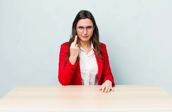 Joven Bonita Mujer Sintiéndose Enojado Molesto Rebelde Agresivo Concepto Negocio — Foto de Stock