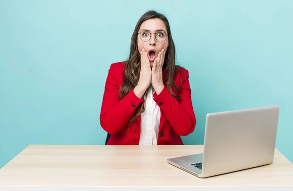 Young Pretty Woman Feeling Shocked Scared Business Desk Concept — Fotografia de Stock