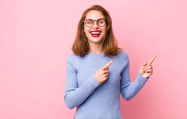 Young Pretty Woman Smiling Happily Pointing Side Upwards Both Hands — ストック写真