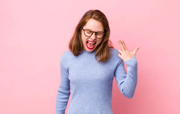 Jonge Mooie Vrouw Kijken Ongelukkig Gestresst Zelfmoord Gebaar Maken Pistool — Stockfoto