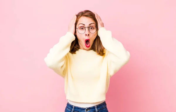 Young Pretty Woman Looking Unpleasantly Shocked Scared Worried Mouth Wide — Stock Photo, Image