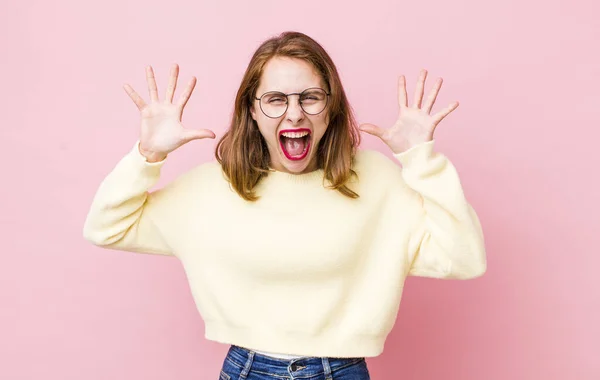 Young Pretty Woman Screaming Panic Anger Shocked Terrified Furious Hands — Stock Photo, Image